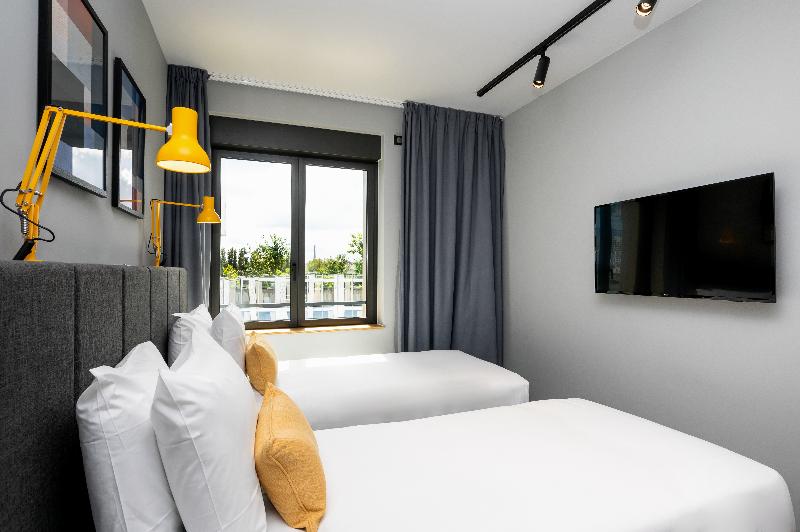 Staycity Aparthotels Paris La Defense image
