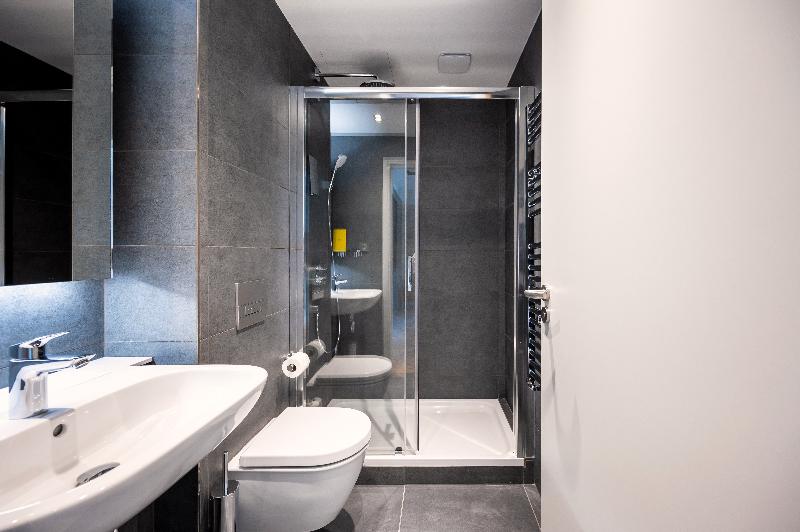 Staycity Aparthotels Paris La Defense image