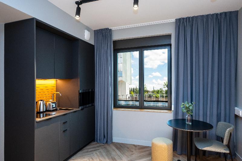 Staycity Aparthotels Paris La Defense image