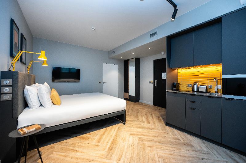 Staycity Aparthotels Paris La Defense image
