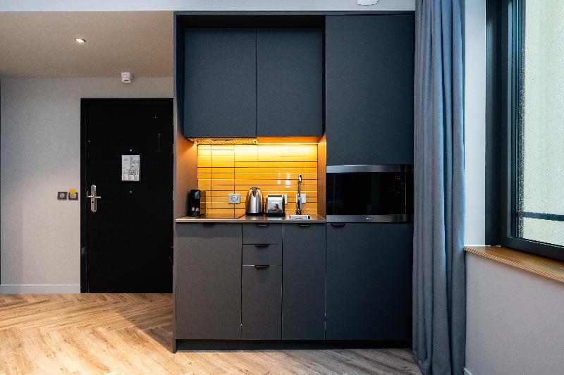 Staycity Aparthotels Paris La Defense image