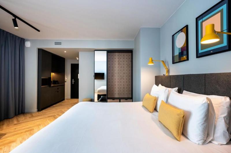 Staycity Aparthotels Paris La Defense image