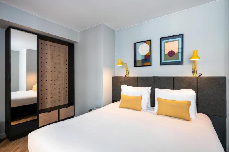 Staycity Aparthotels Paris La Defense image