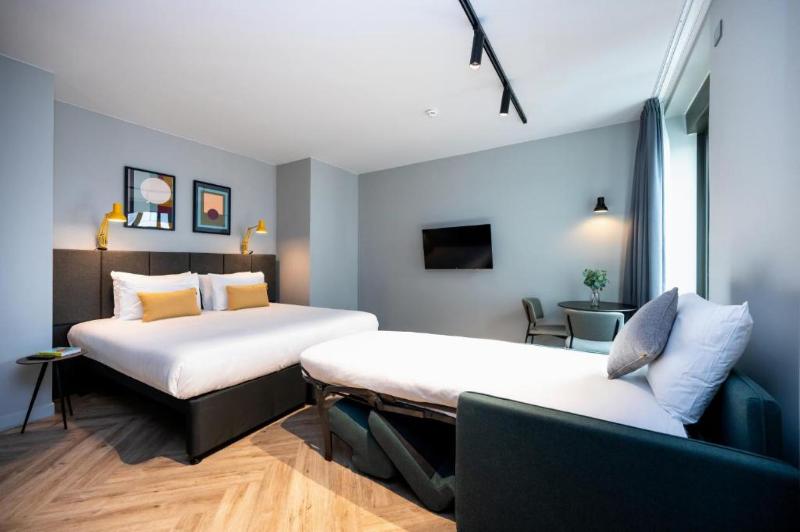 Staycity Aparthotels Paris La Defense image