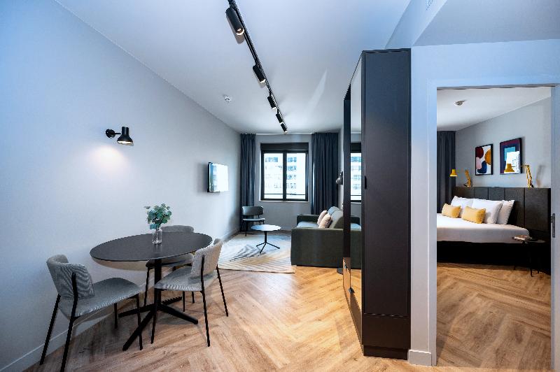 Staycity Aparthotels Paris La Defense image