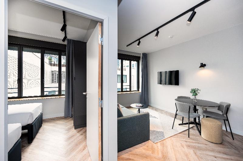 Staycity Aparthotels Paris La Defense image