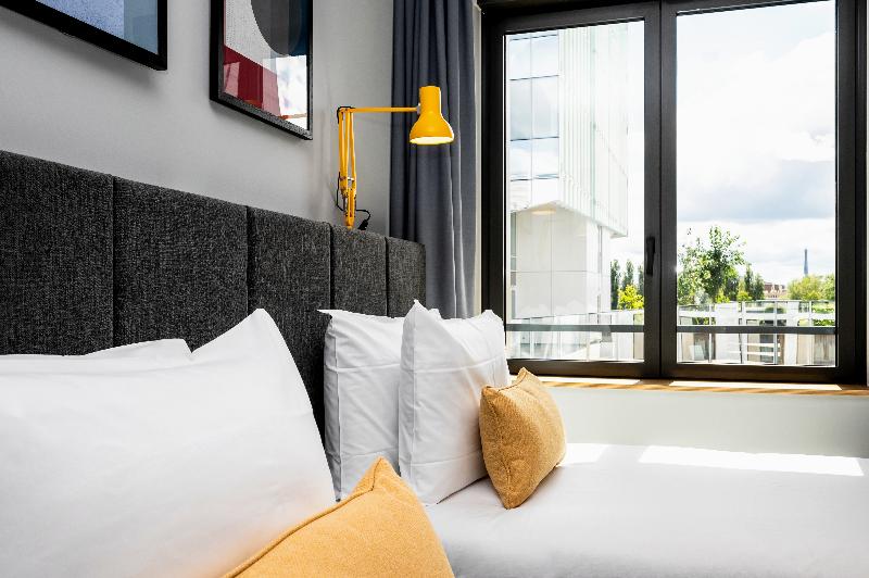 Staycity Aparthotels Paris La Defense image