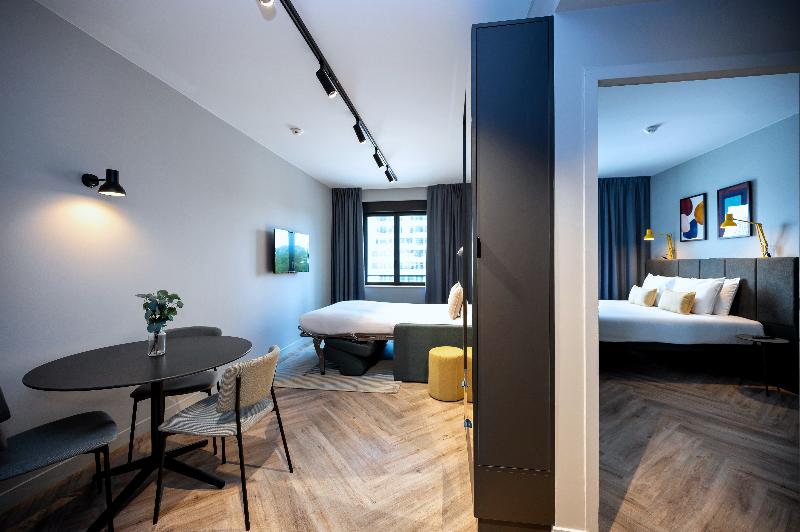 Staycity Aparthotels Paris La Defense image