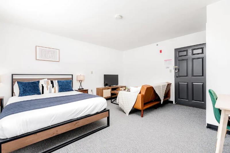 CozySuites Central West End image