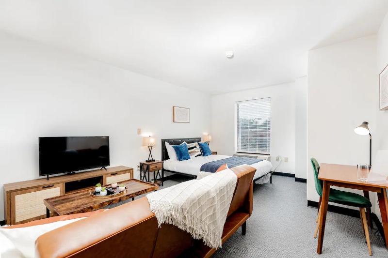 CozySuites Central West End image
