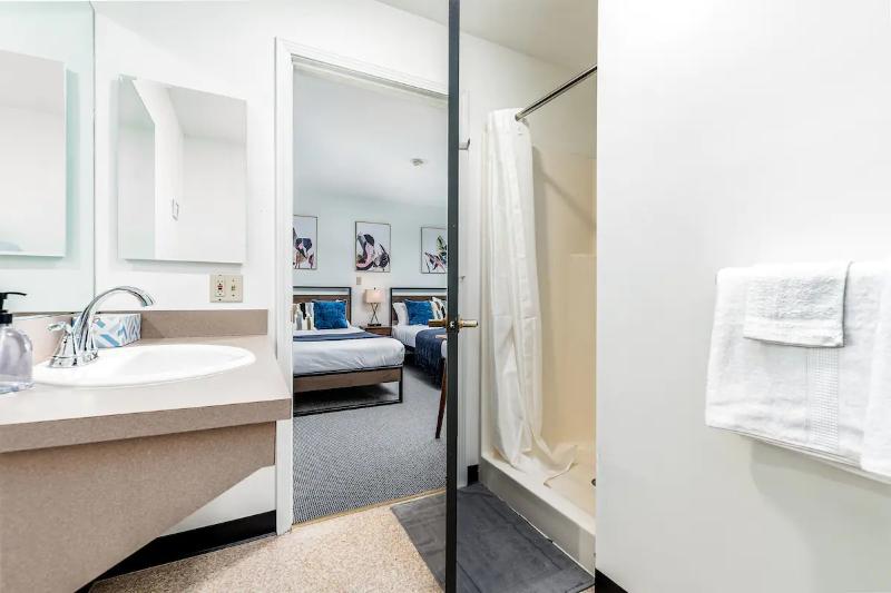 CozySuites Central West End image