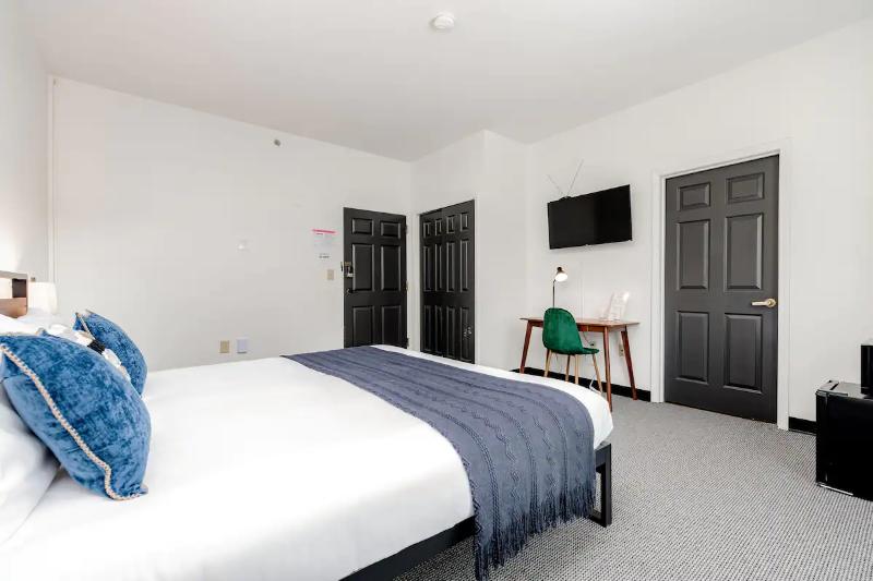 CozySuites Central West End image
