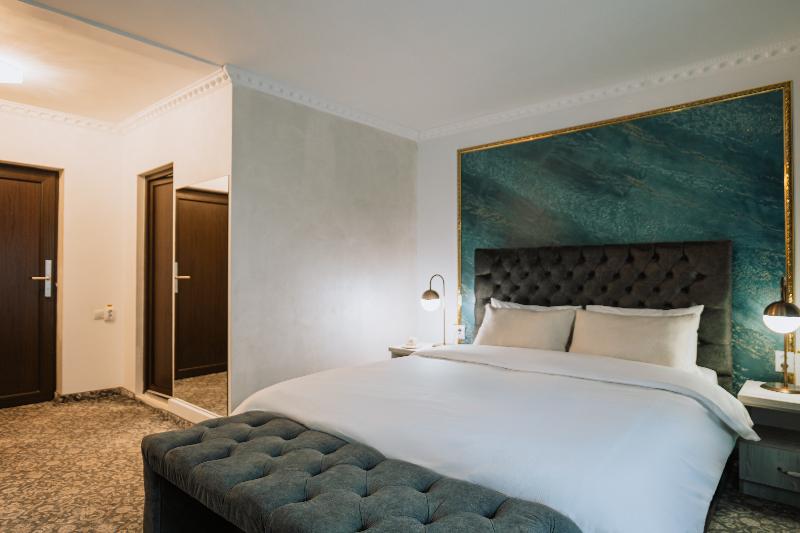 Suru Hotel image