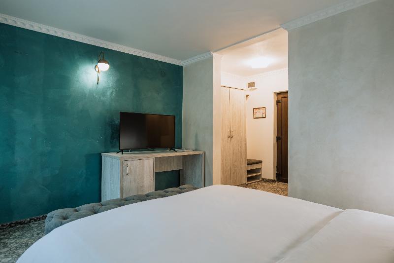 Suru Hotel image