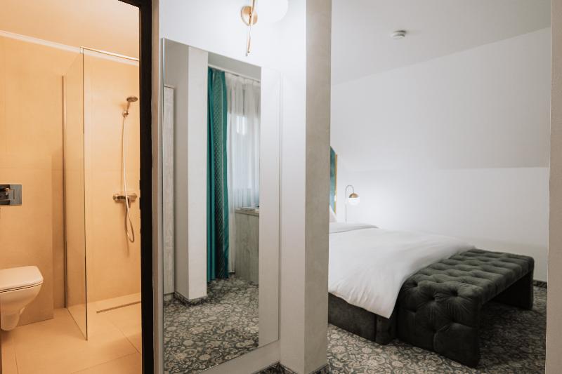 Suru Hotel image