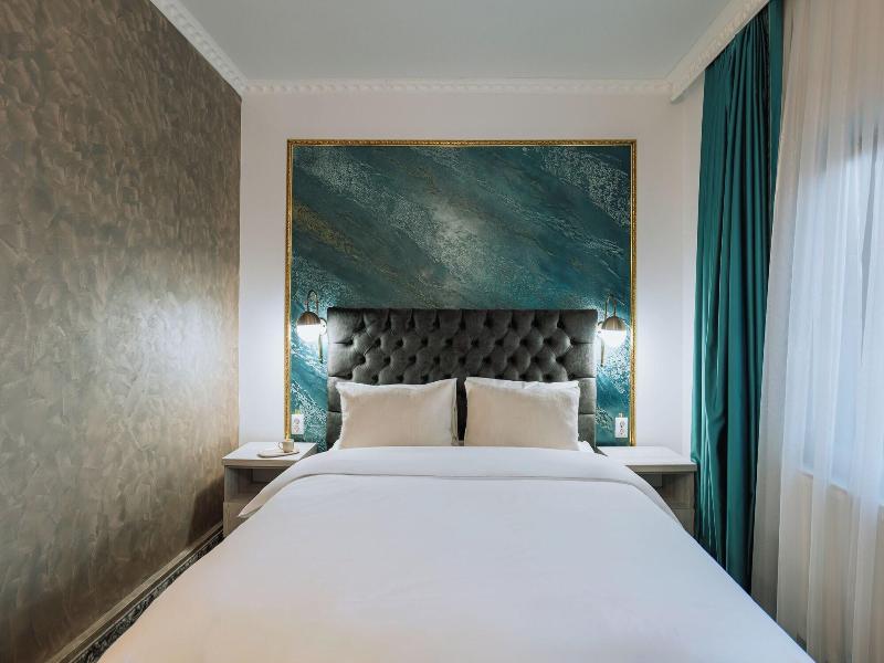 Suru Hotel image