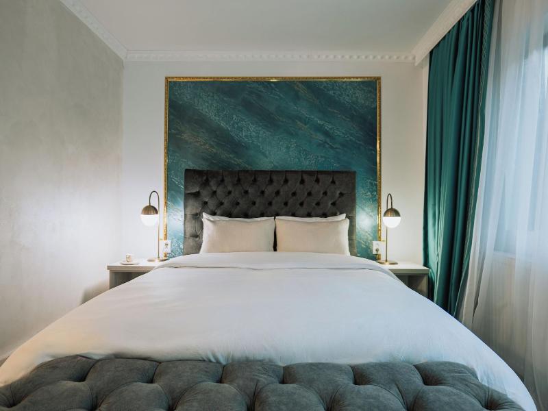 Suru Hotel image