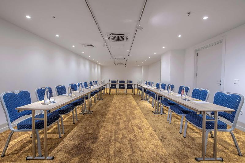 Golden Tulip Design Tbilisi image