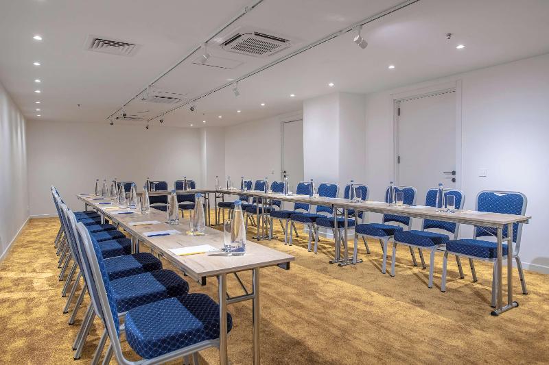 Golden Tulip Design Tbilisi image