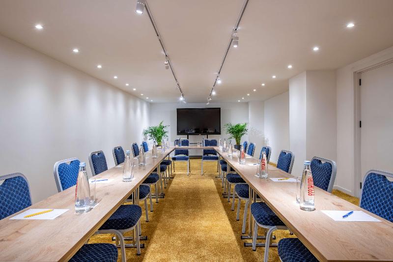 Golden Tulip Design Tbilisi image