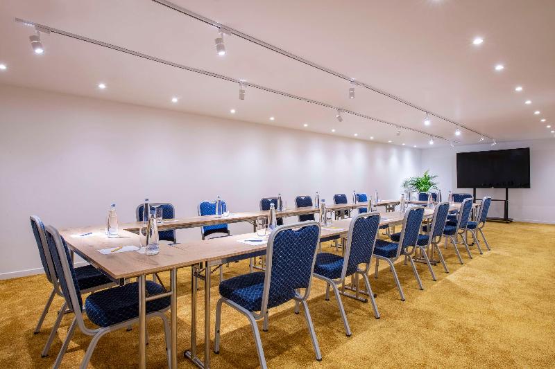 Golden Tulip Design Tbilisi image