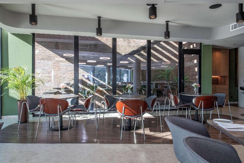 Golden Tulip Design Tbilisi image