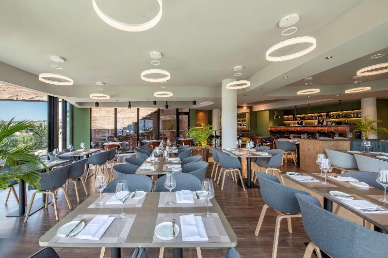 Golden Tulip Design Tbilisi image