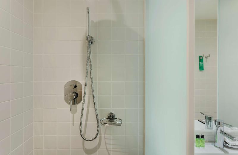 Golden Tulip Design Tbilisi image