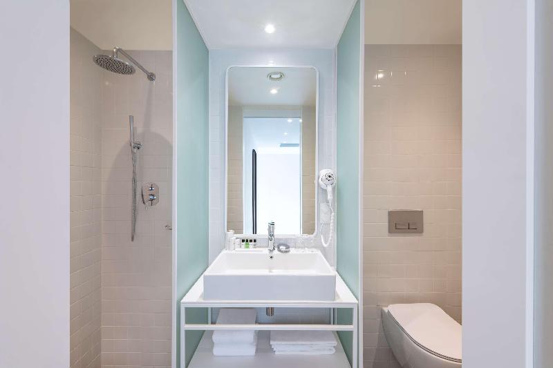 Golden Tulip Design Tbilisi image
