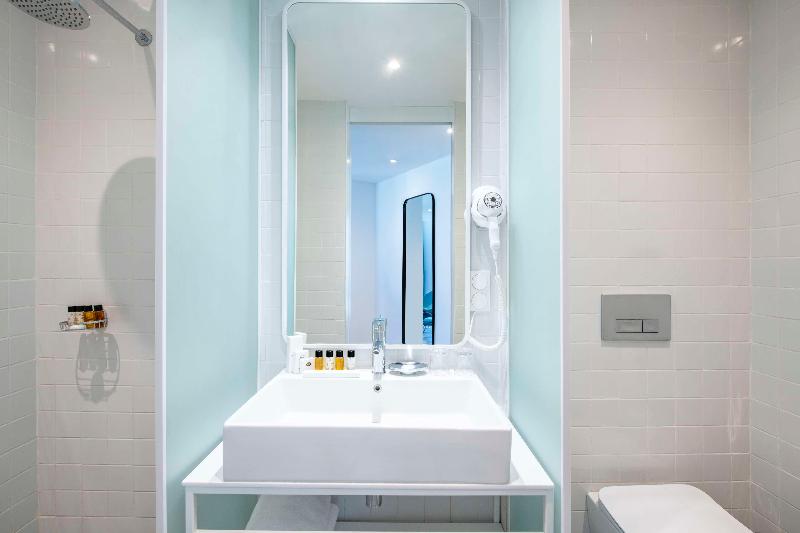 Golden Tulip Design Tbilisi image