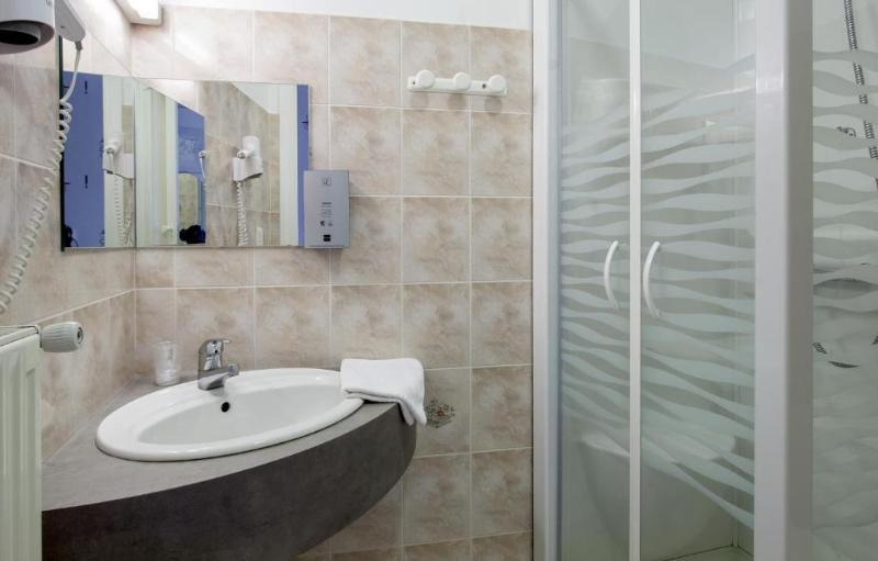Logis Hotel Cazes - A. Arazat image
