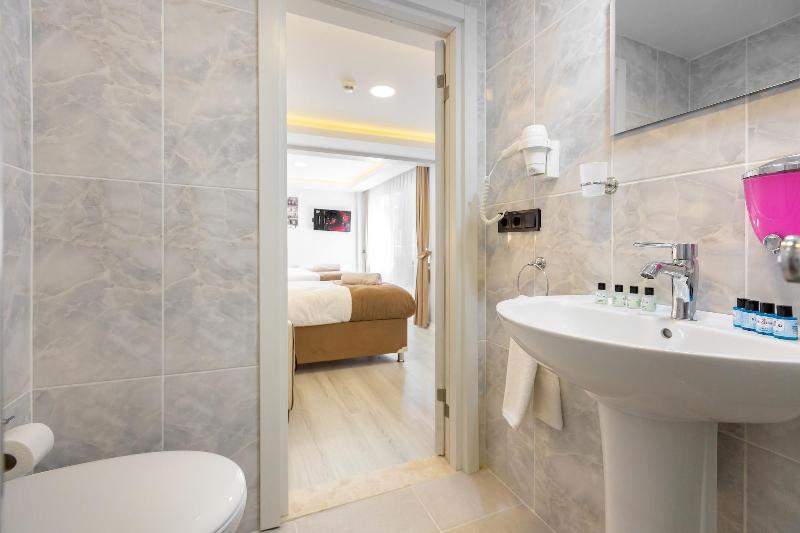 Blue Marmara Suites image