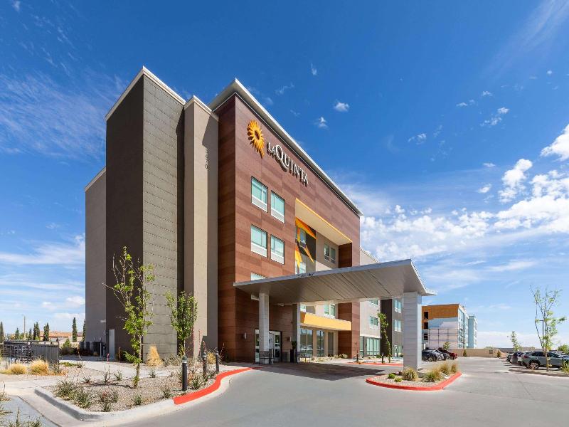 La Quinta Inn Suites Wyndham El Paso East Loop-375 image