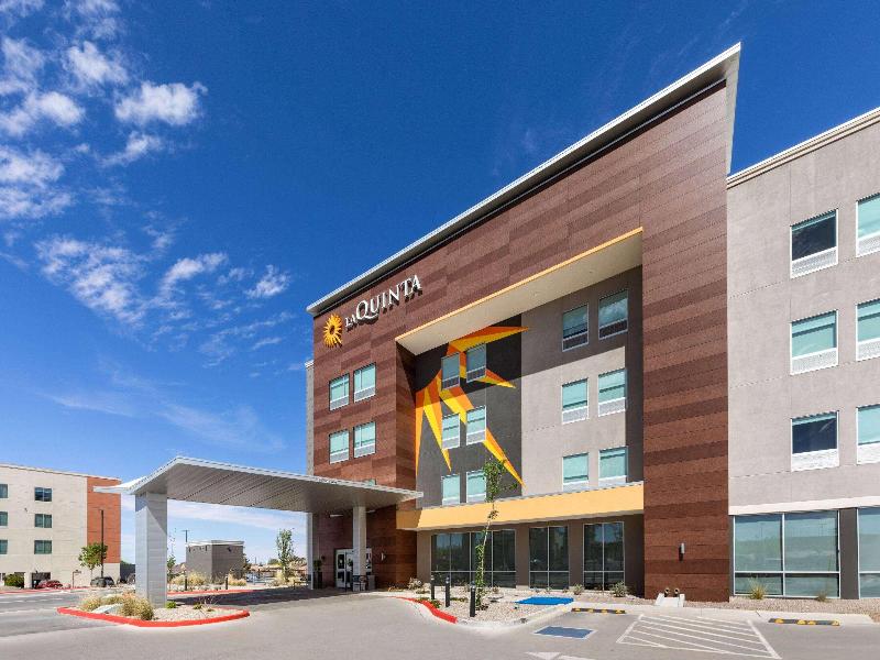 La Quinta Inn Suites Wyndham El Paso East Loop-375 image