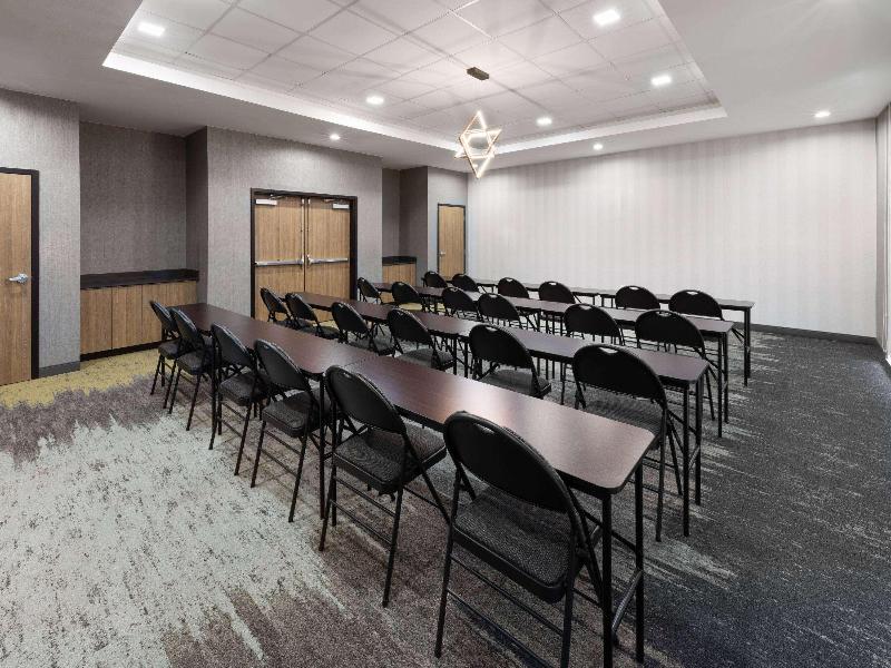 La Quinta Inn Suites Wyndham El Paso East Loop-375 image