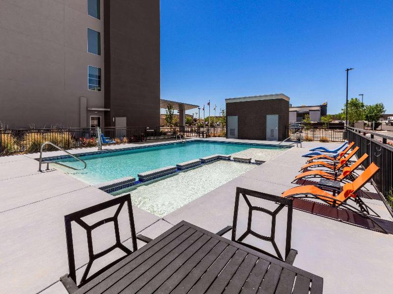 La Quinta Inn Suites Wyndham El Paso East Loop-375 image