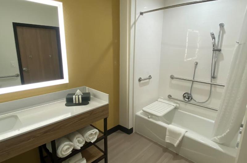 La Quinta Inn Suites Wyndham El Paso East Loop-375 image