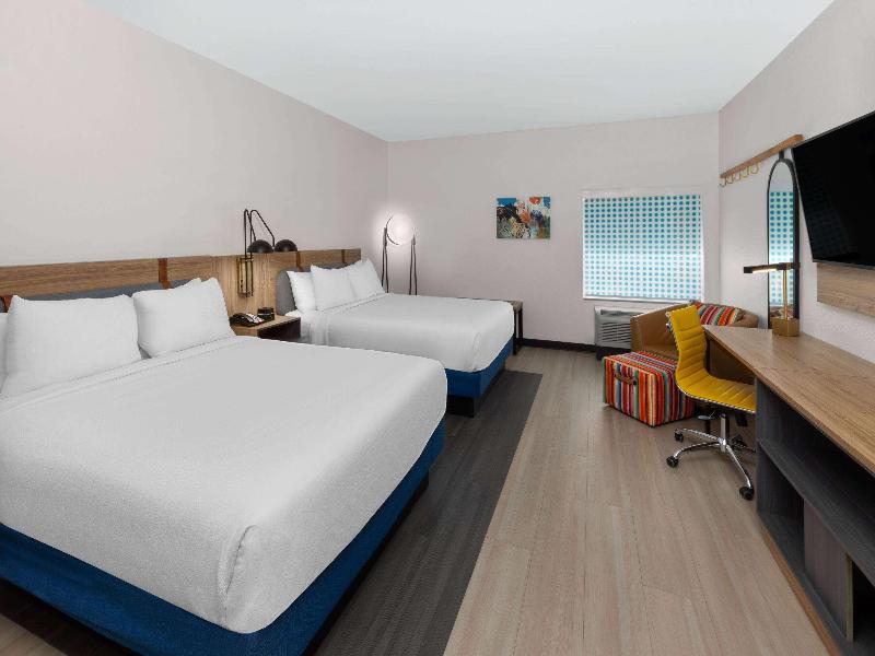 La Quinta Inn Suites Wyndham El Paso East Loop-375 image
