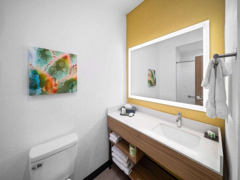 La Quinta Inn Suites Wyndham El Paso East Loop-375 image