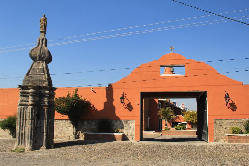 Hotel Meson del Puente — exterior view