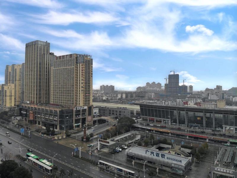 Ji Hotel (Zhenjiang Railway Station South Square) image