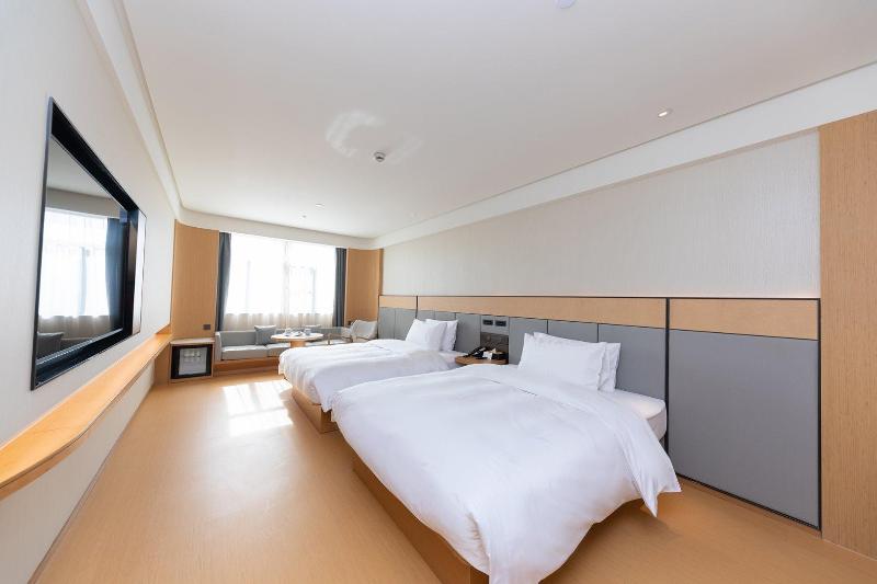 Ji Hotel (Zhenjiang Railway Station South Square) image
