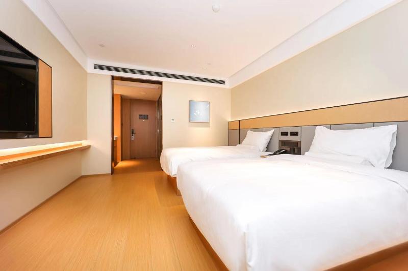 Ji Hotel (Zhenjiang Railway Station South Square) image