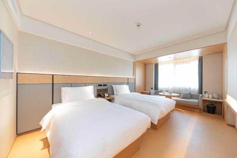 Ji Hotel (Zhenjiang Railway Station South Square) image