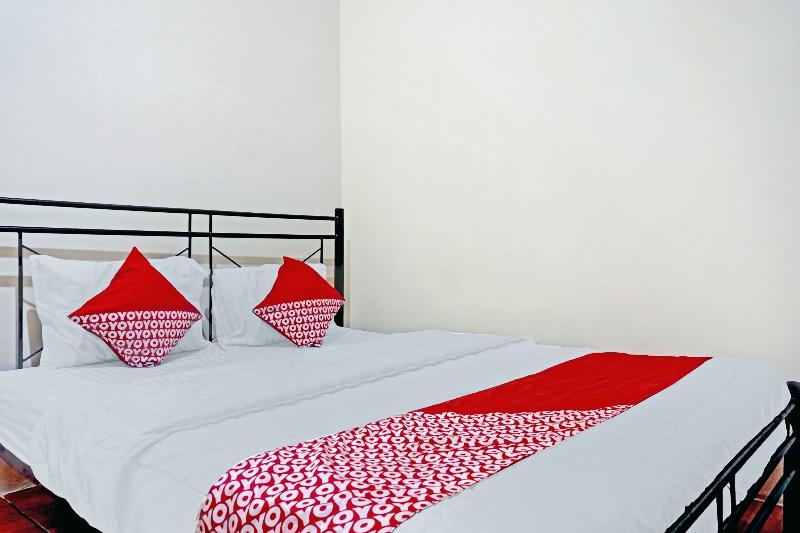 Super OYO 90689 Lily House 4