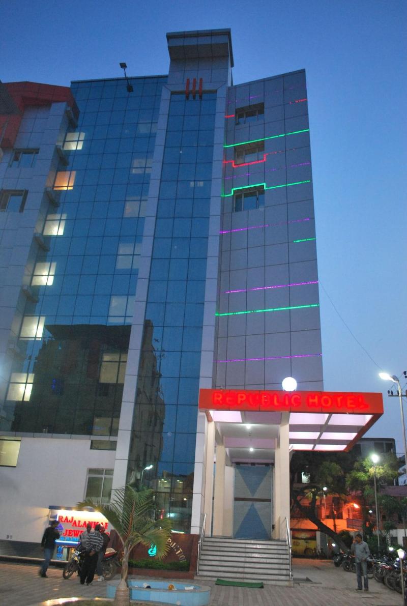 Republic Hotel — general view