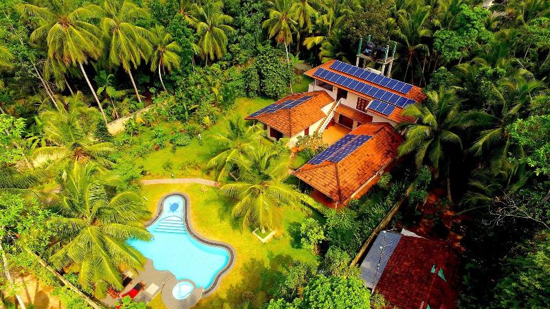 King Coconut Lodge image