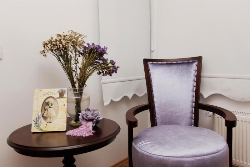 The White Swan Suites image