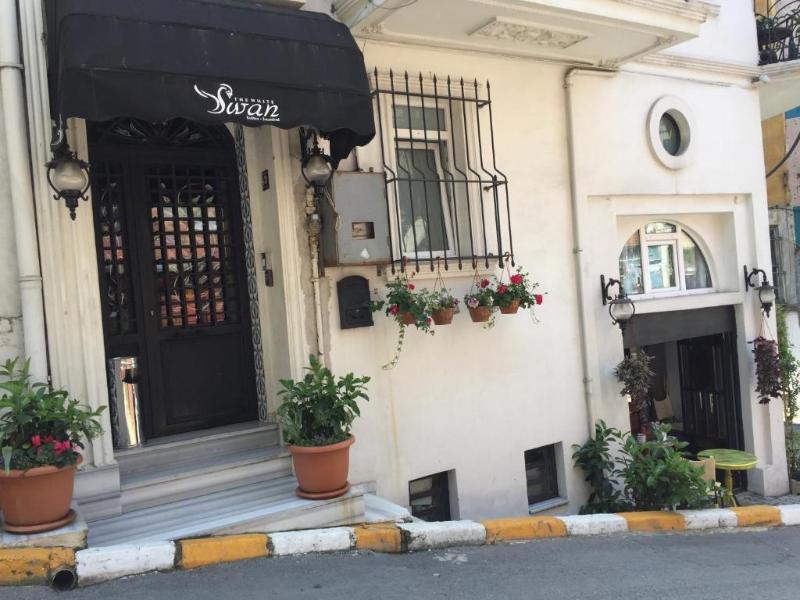 The White Swan Suites image