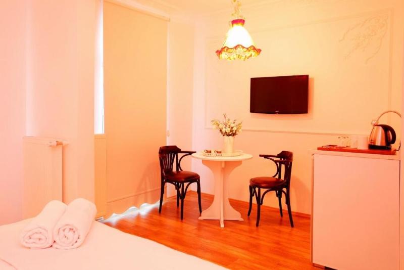 The White Swan Suites image